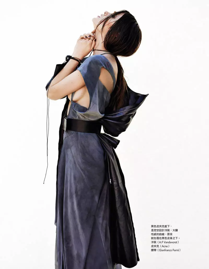 2011 年 10 月，Ceen Wahren 为台湾版 Vogue 拍摄的 Sophie Vlaming