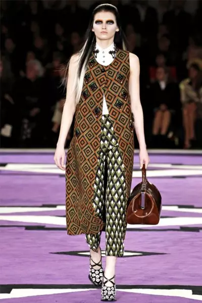 Kugwa kwa Prada 2012 | Milan Fashion Week