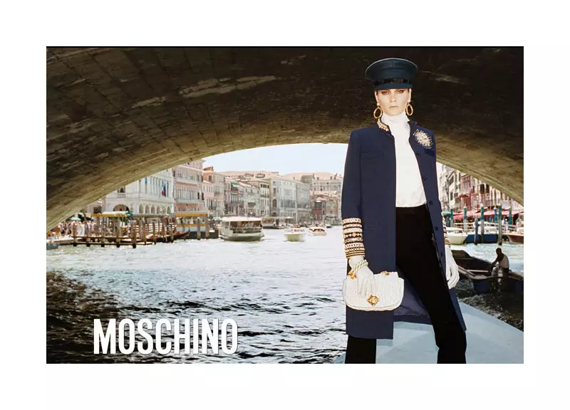 د Moschino Fall 2011 کمپاین | ایرینا کولیکووا د جورجین ټیلر لخوا