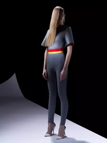 Koléksi Mugler's Resort 2013 Diideuan ku Jepang sareng Daya tarik Futuristik