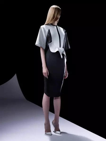 Mugler's Resort 2013 系列靈感來自日本，具有未來主義的魅力