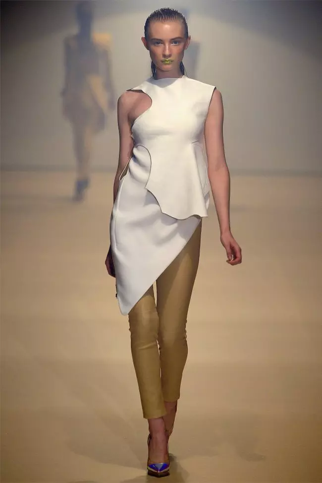 Thierry Mugler Caij nplooj ntoos hlav 2012 | Paris Fashion Week