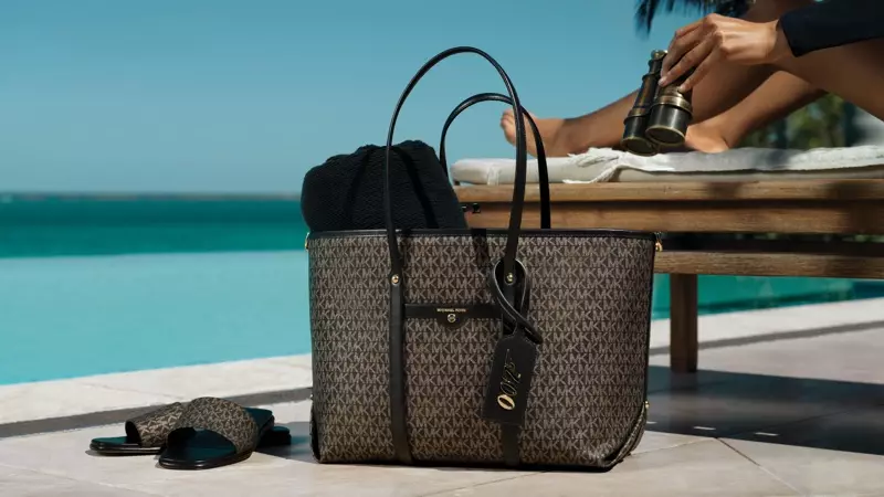 Bond Signature tote avy amin'ny fiaraha-miasa Michael Michael Kors x 007.