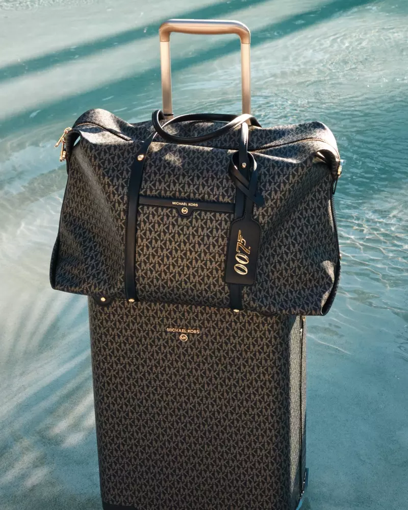 Beck Weekender tas en bagage van Michael Michael Kors x 007 samenwerking.