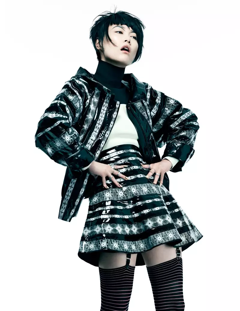 Rinko Kikuchi draacht cutting Edge Style yn Flaunt troch Stevie en Mada