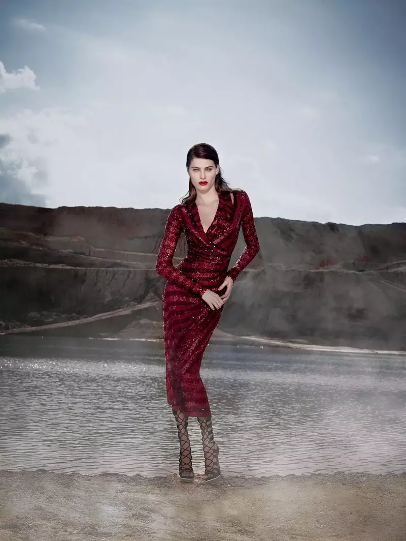 Isabeli Fontana هڪ صحرا جي راڻي آهي Tufi Duek's Winter 2014 اشتهارن ۾