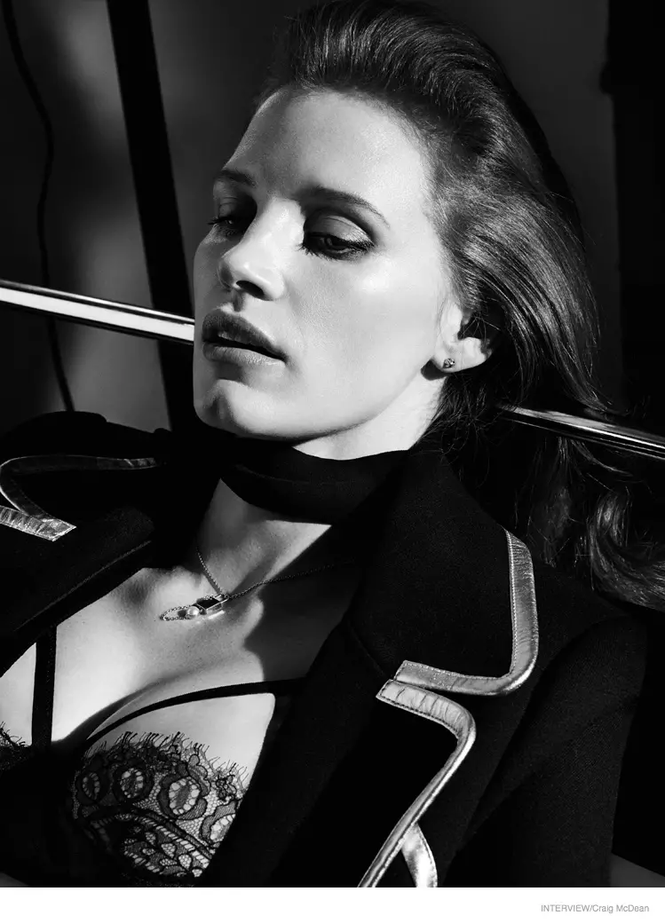 Jessica Chastain pose en lingerie pour une interview d'octobre 2014