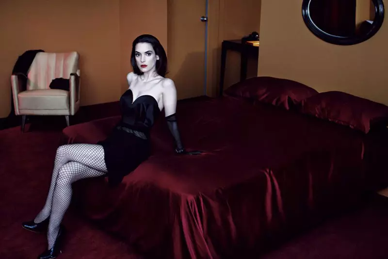 Winona Ryder Gets Dark por la Kovro de majo 2013 de Interview Magazine