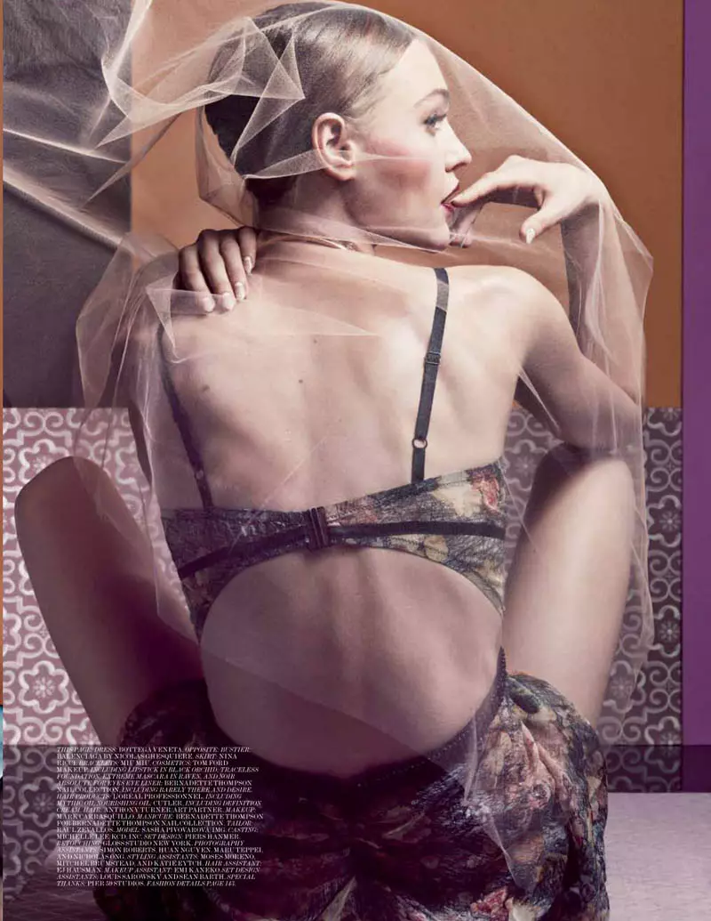 Nang-aakit si Sasha Pivovarova para sa Abril Isyu ng Interview Magazine ni Craig McDean