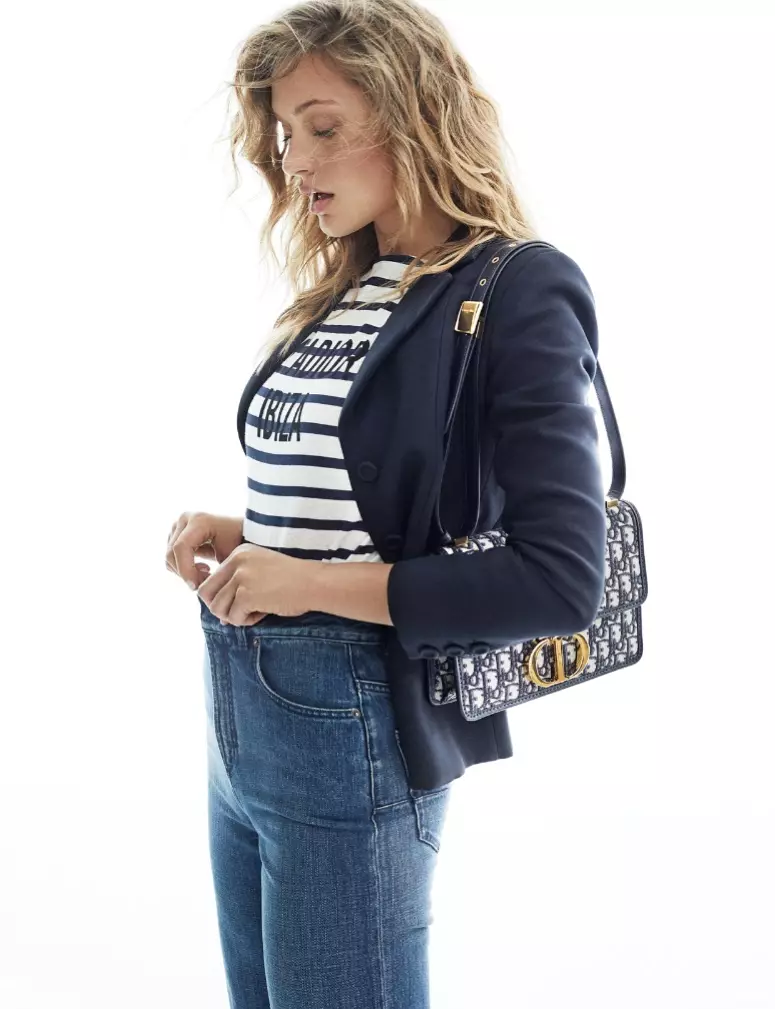 Caroline Corinth Models Stylish Denim kwa ELLE Hispania