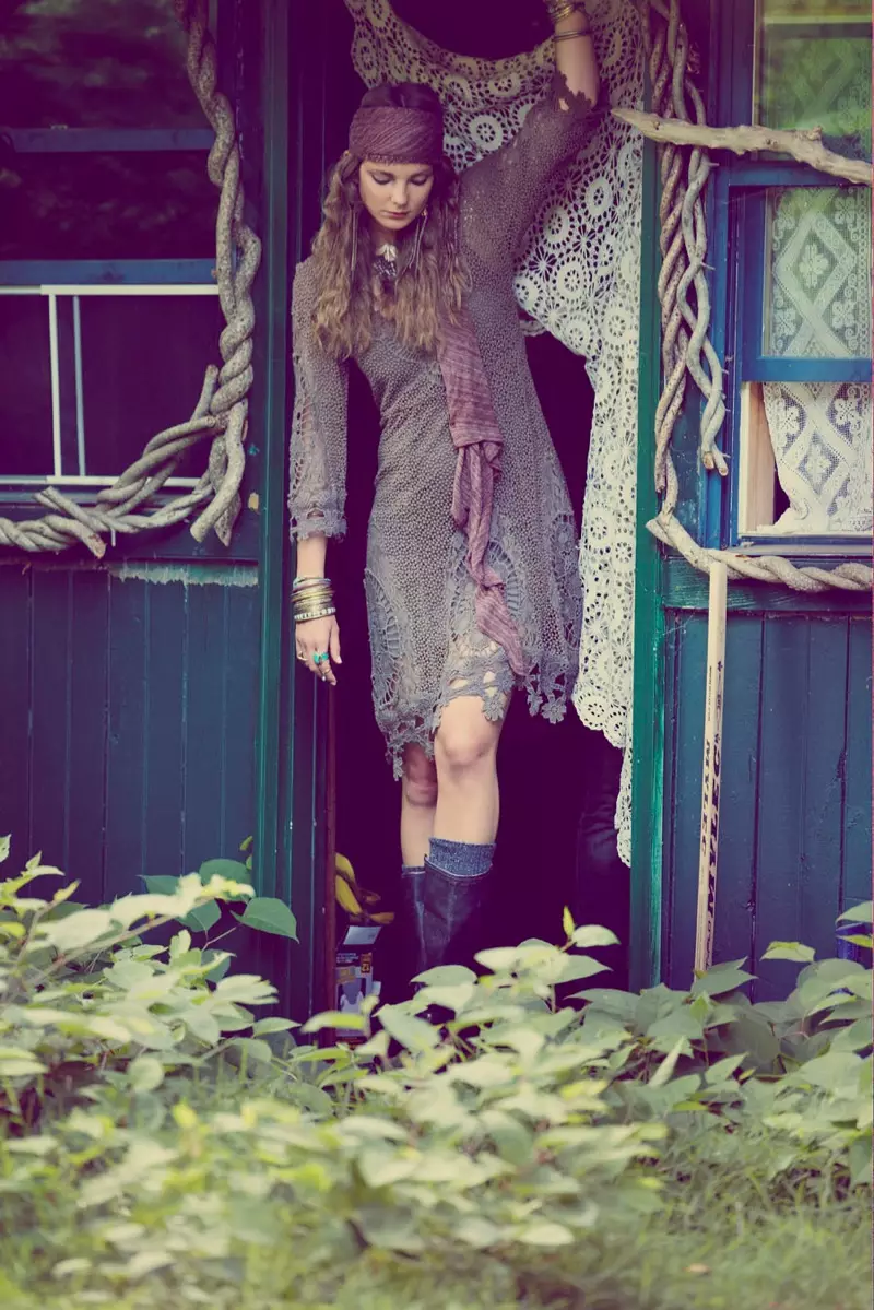 Eniko Mihalik Fronts Free People's Lookbook de juillet