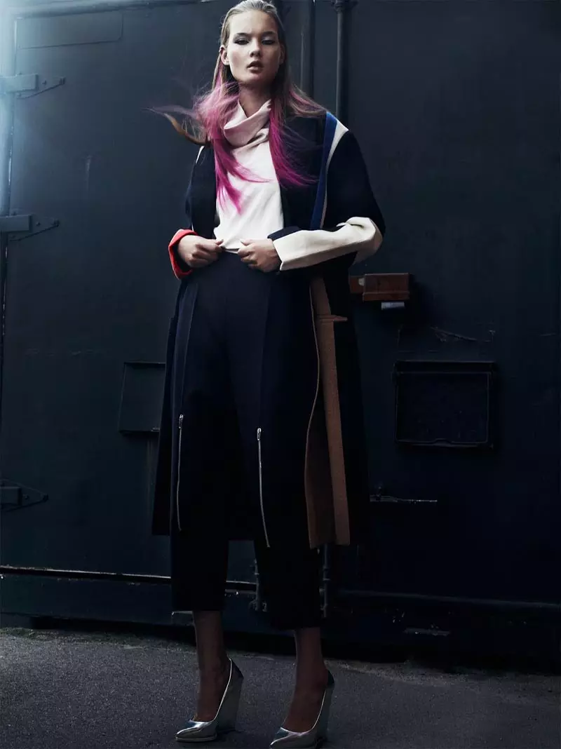 Kirsi Pyrhonen se zkrášluje v Elle Sweden v říjnu 2012