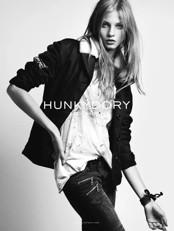 Anna Selezneva သည် Marcus Ohlsson ၏ Hunkydory's Fall 2012 ကမ်ပိန်းတွင် ပေါ့ပေါ့ပါးပါး အမိုက်စားဖြစ်သည်။