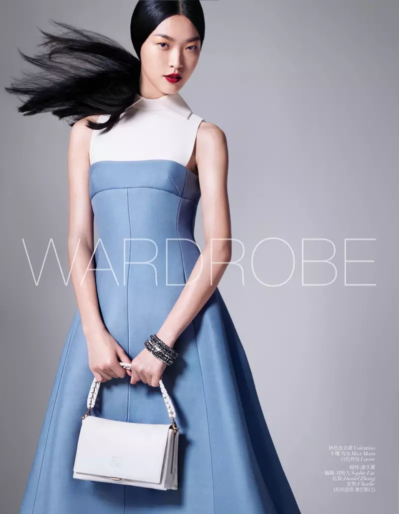 Тиан Йи либосҳои мавсими навро барои Vogue China аз ҷониби Стоктон Ҷонсон мепӯшад