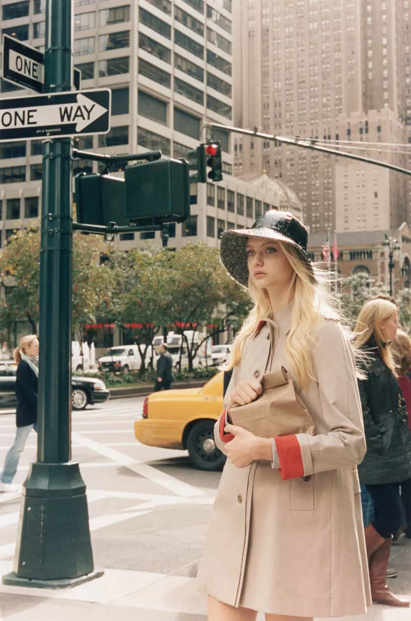 Nastya Kusakina dans les rues de New York pour la campagne printemps 2013 du Club Monaco