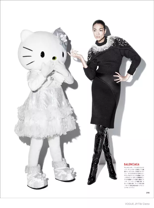 Ai Tominaga poseart mei Hello Kitty foar Vogue Japan troch Tibi Clenci