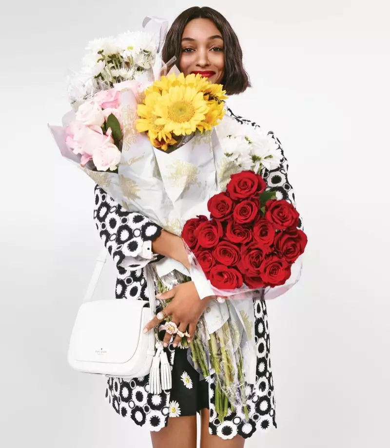 Jourdan Dunn na-eme egwuregwu na mgbasa ozi mmiri-okpomọkụ nke 2016 nke Kate Spade