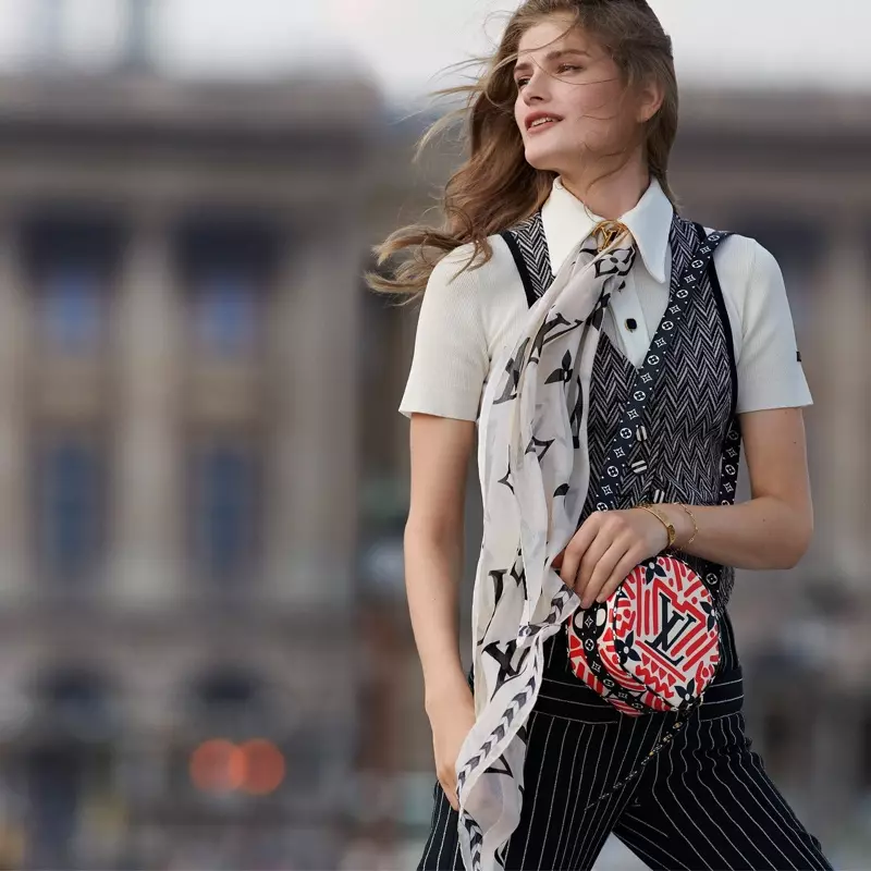 Louis Vuitton dezvăluie campania de accesorii LV Crafty.