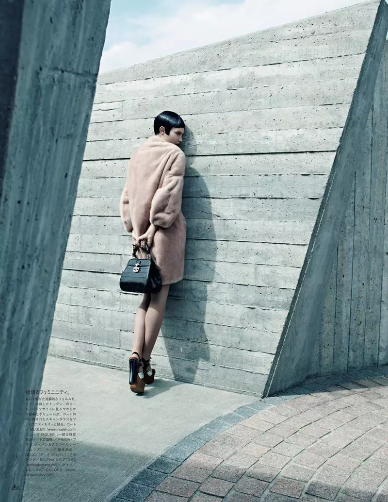 Catherine McNeil Gets Luxe fir Vogue Japan Shoot vum Emma Summerton