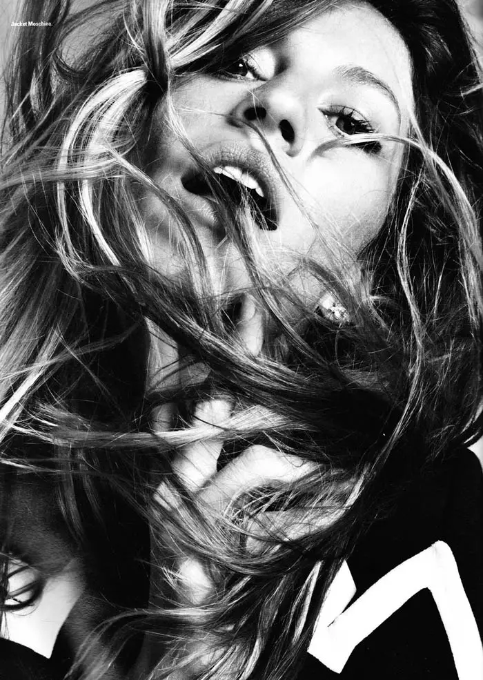 Gisele Bundchen ta Emma Summerton don i-D Pre-Fall 2011