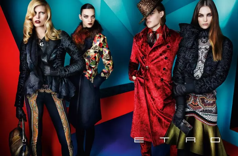 Iselin Steiro, Magda Laguinge และ Laura Love Star ในแคมเปญ Etro's Fall 2012 โดย Mario Testino