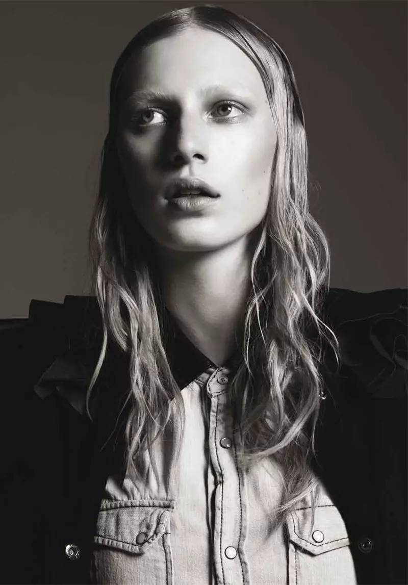 Exit සඳහා Michael Schwartz විසින් Julia Nobis