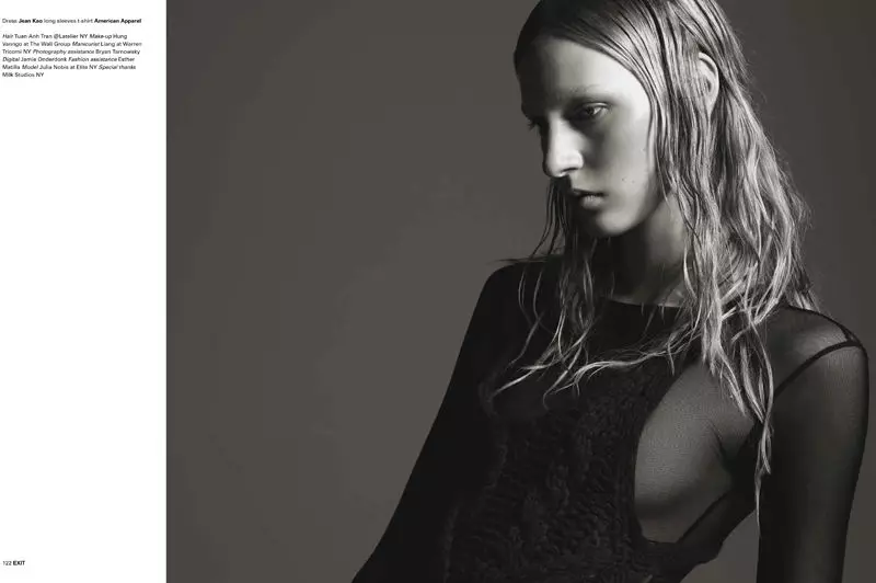 Julia Nobis de Michael Schwartz per a Exit