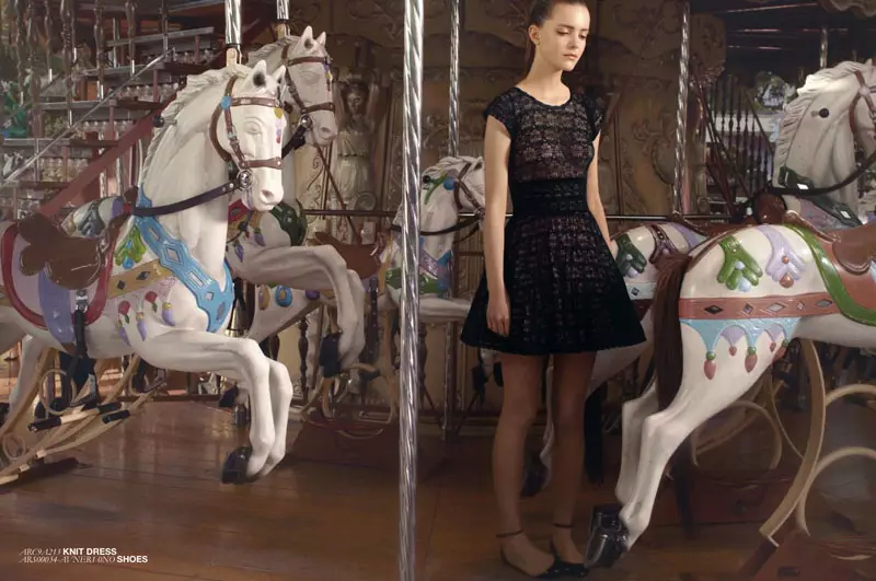 ສີແດງໂດຍ Valentino Spring 2011 Campaign | Imogen Morris Clarke ໂດຍ Pablo Arroyo