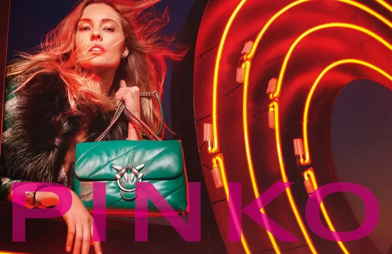 Nadja Bender แสดงในแคมเปญ Pinko Fall-Winter 2020