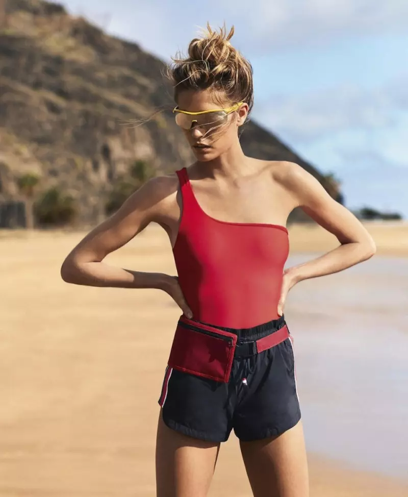 Nadja Bender Models Colorblocked Swimsuits para sa PORTER