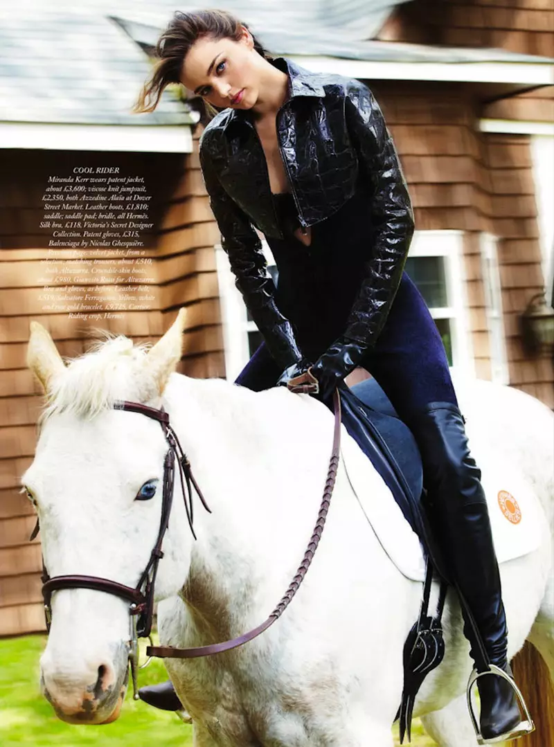 Miranda Kerr ໄດ້ຮັບ Equestrian ສໍາລັບສະບັບເດືອນສິງຫາຂອງ Harper's Bazaar UK