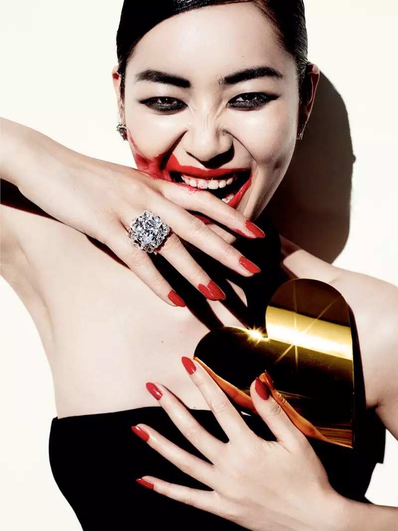 Liu Wen Wows pou Mario Testino nan nimewo 10yèm anivèsè Lamòd Lachin