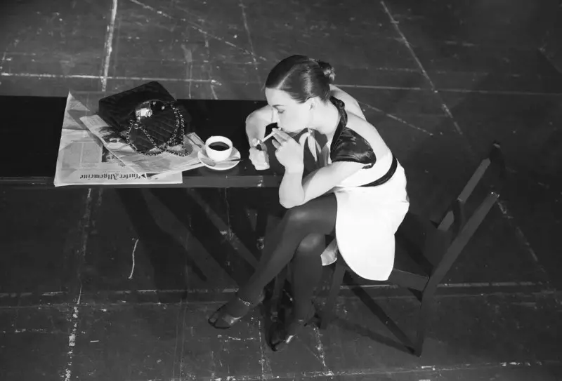 Hanna Herzsprung in Chanel di Axl Jansen per QVEST #47