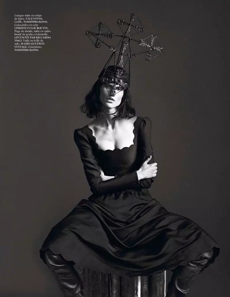 Kate Moss 和 Saskia De Brauw 在 2012 年 9 月的《Vogue》巴黎版中為 Mert 和 Marcus 著迷