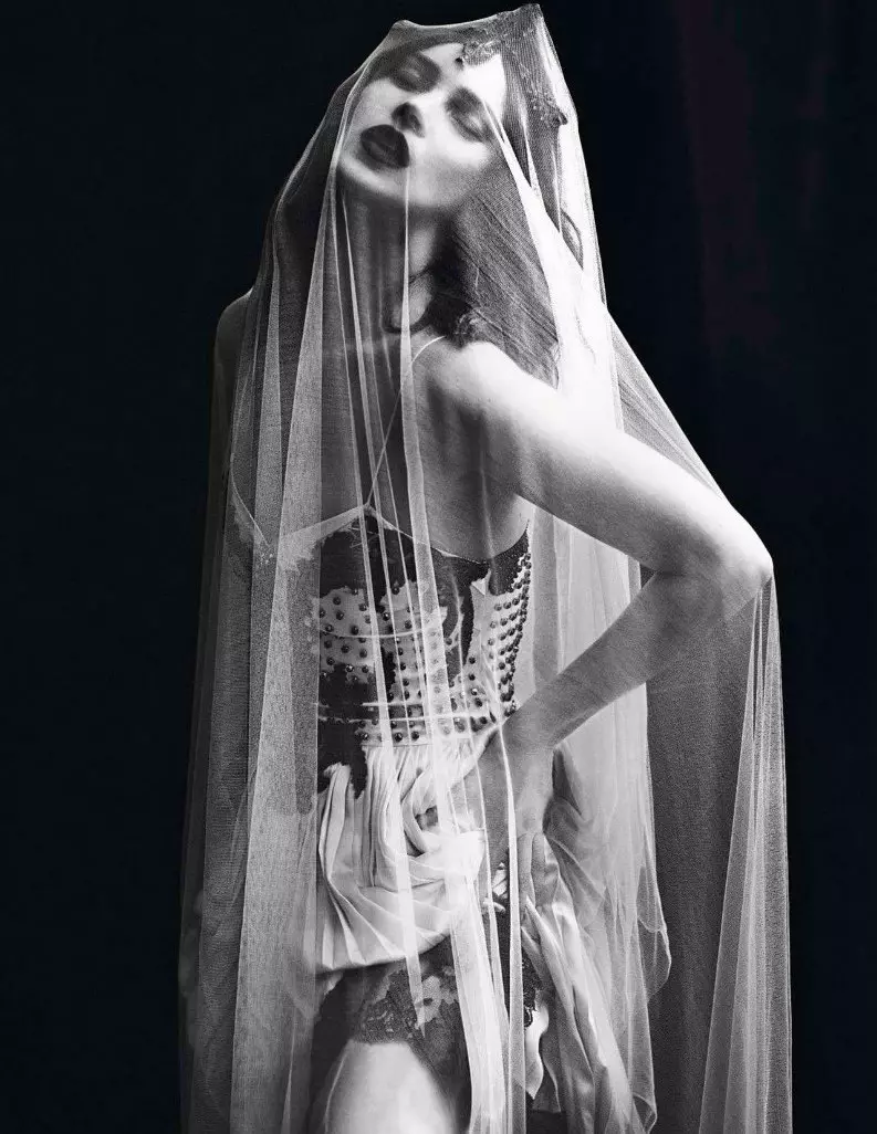 Kate Moss & Saskia De Brauw កំពុងតែធ្វើជាតួសម្រាប់ Mert & Marcus នៅ Vogue Paris កញ្ញា 2012