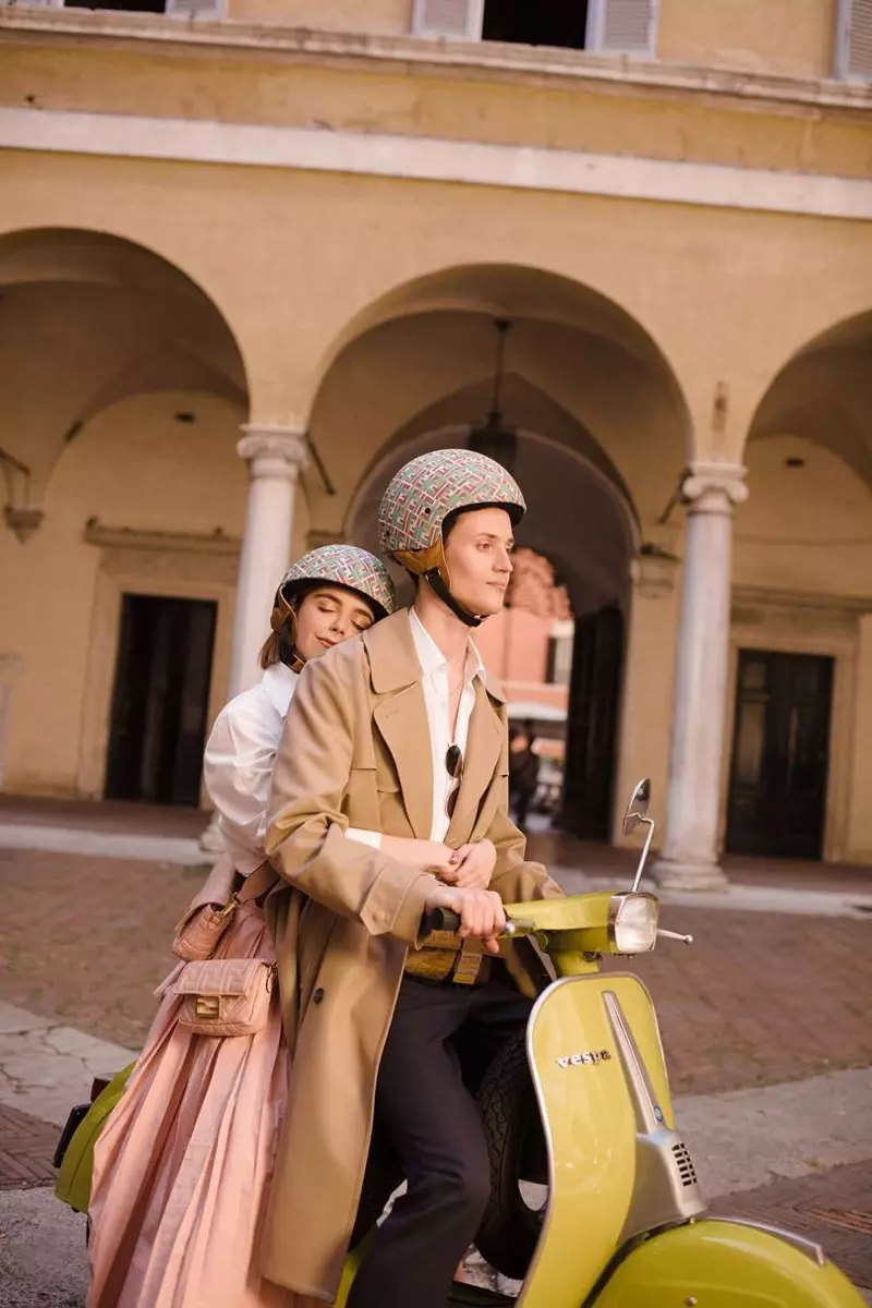 Christian Coppola a Kiernan Shipka jezdí na vespě pro kampaň Fendi #BaguetteFriendsForever