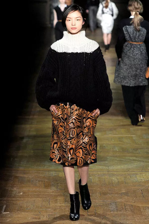 Dries Van Noten Fall 2011 | Izu Ejiji Paris