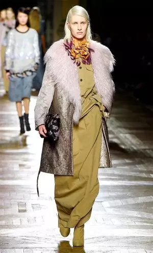 Dries van Noten Caij nplooj zeeg/Lub caij ntuj no 2015