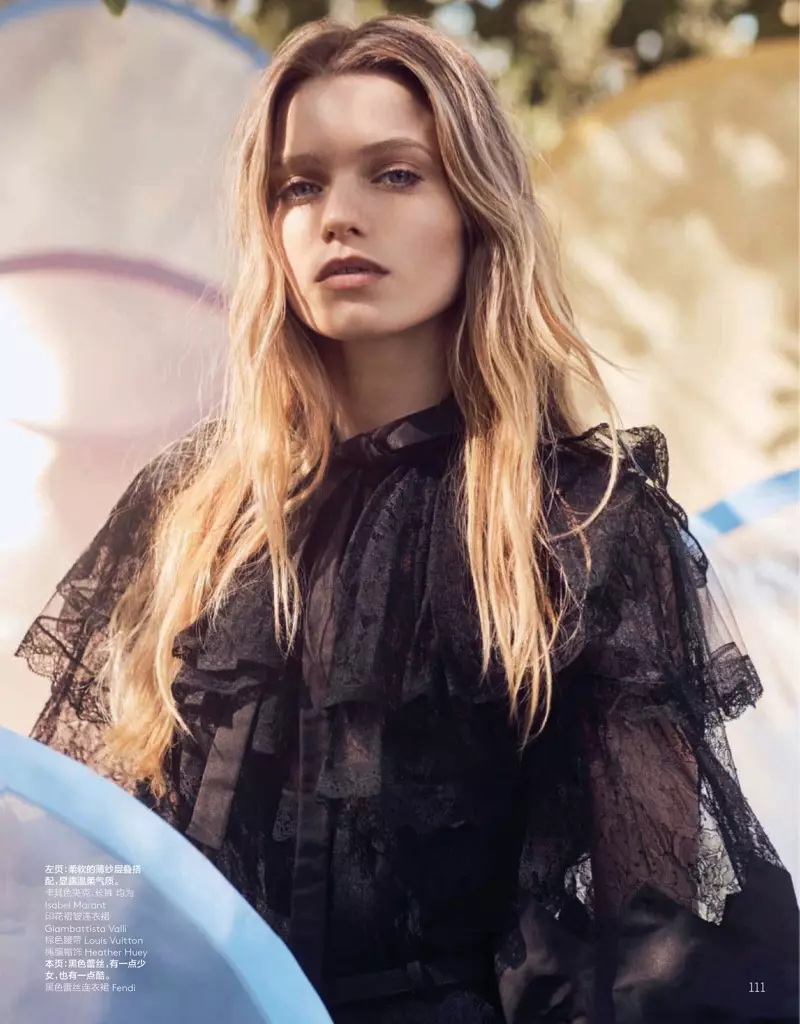 Abbey Lee Kershaw modellerar romantiska looks för Vogue Kina