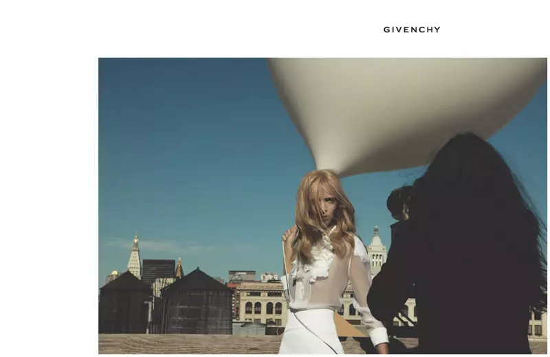 Mariacarla Boscono mo Givenchy Spring 2006 Campaign saunia e Inez & Vinoodh