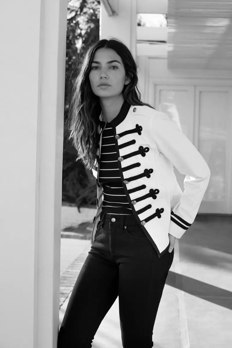 Lily Aldridge modelle militêre denimbaadjie in Lauren Ralph Lauren somer 2018 veldtog