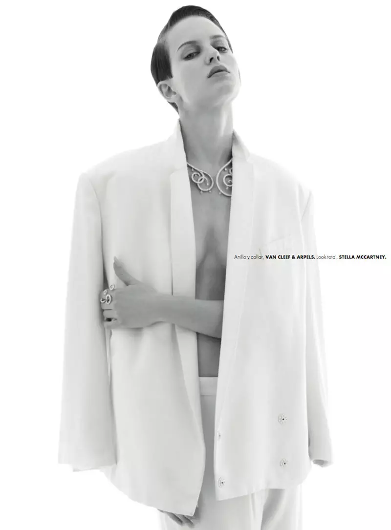 Ellinore Erichsen er en minimalist for Elle Mexico mai 2013 av Manolo Campion