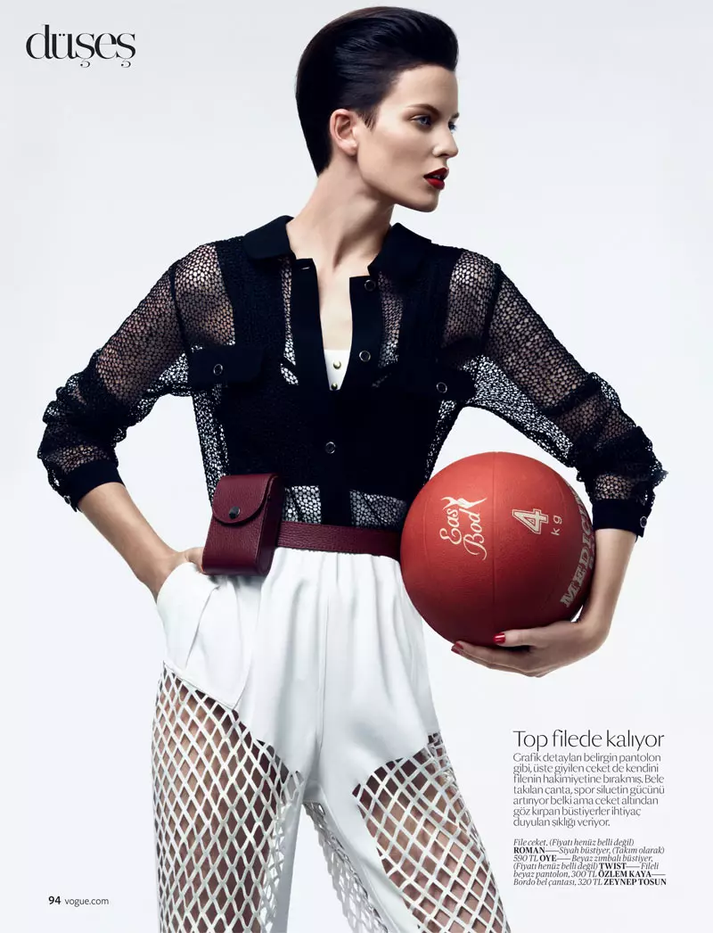 Ellinore Erichsen Menjadi Sporty untuk Isu Februari Vogue Turkey