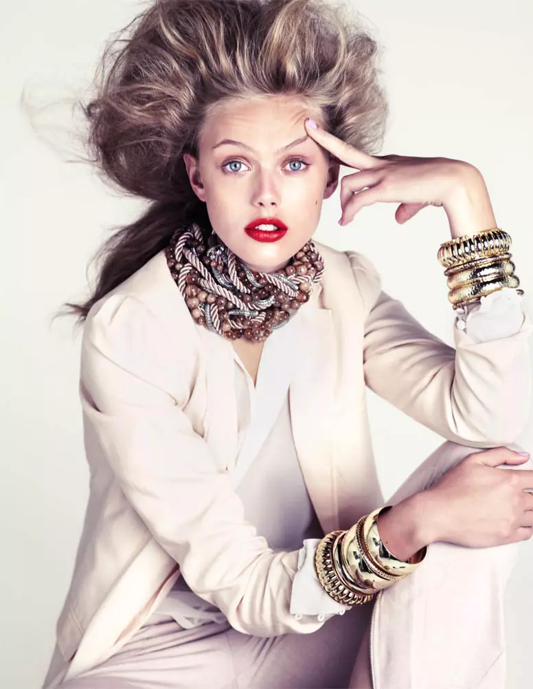 Frida Gustavsson av Andreas Sjodin för H&M Magazine Winter 2010