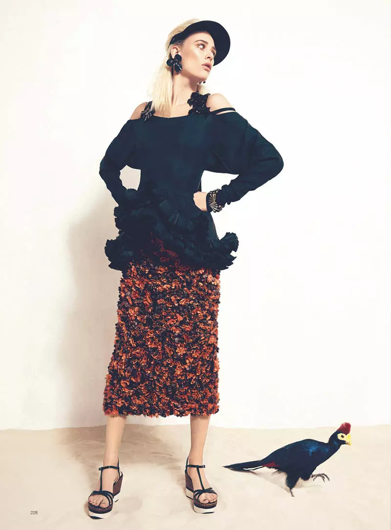 Birds of a Feather: Milou van Grosen Gets Fowl for Bazaar Ukraine av Federica Putelli