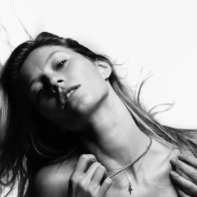 Gisele Bundchen pikeun V # 70 ku Hedi Slimane