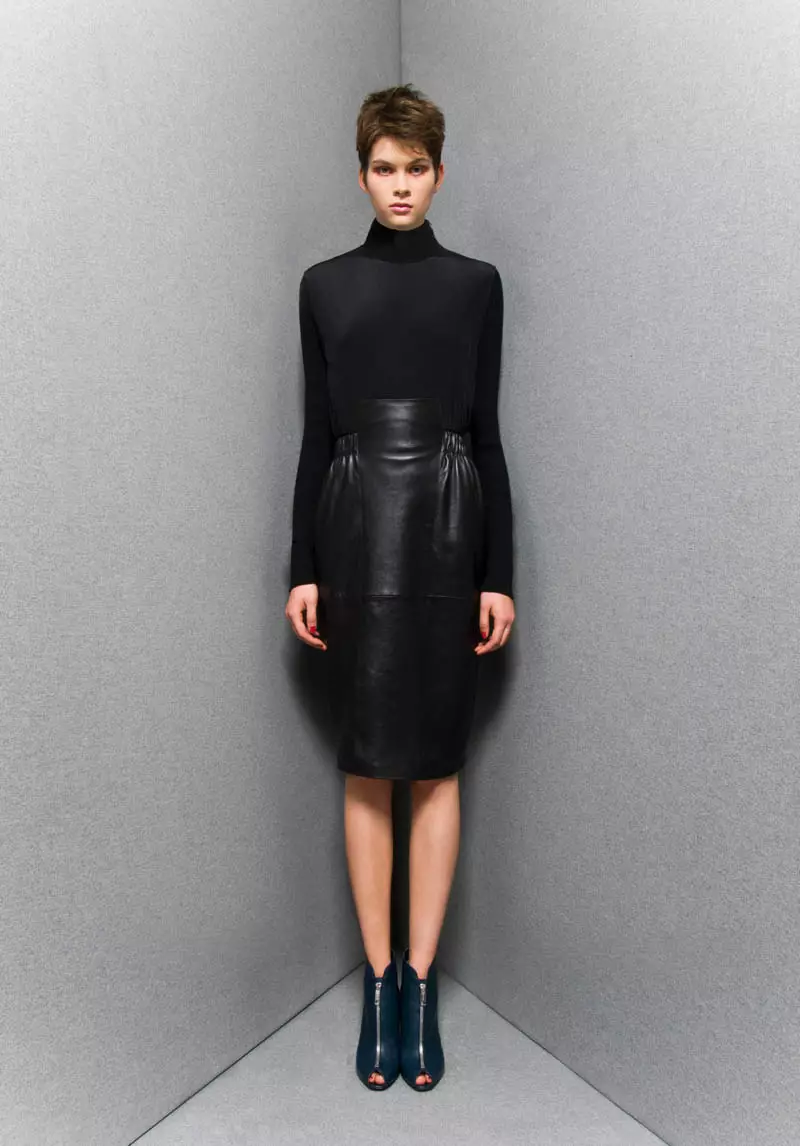 Sportmax's Dark, Volumous Pre-Fall 2013 კოლექცია