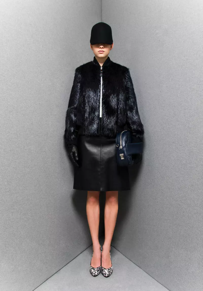 Die dunkle, voluminöse Pre-Fall 2013 Kollektion von Sportmax