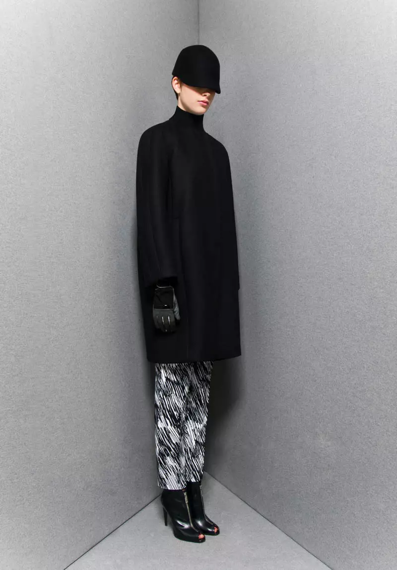 Sportmax ၏ Dark၊ Volluminous Pre-Fall 2013 စုစည်းမှု