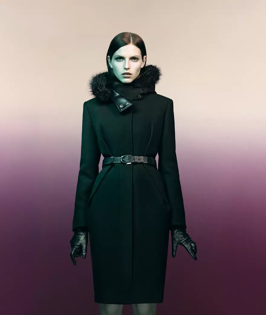 Karlina Caune chun tosaigh ar Fheachtas Fall 2012 Sportmax